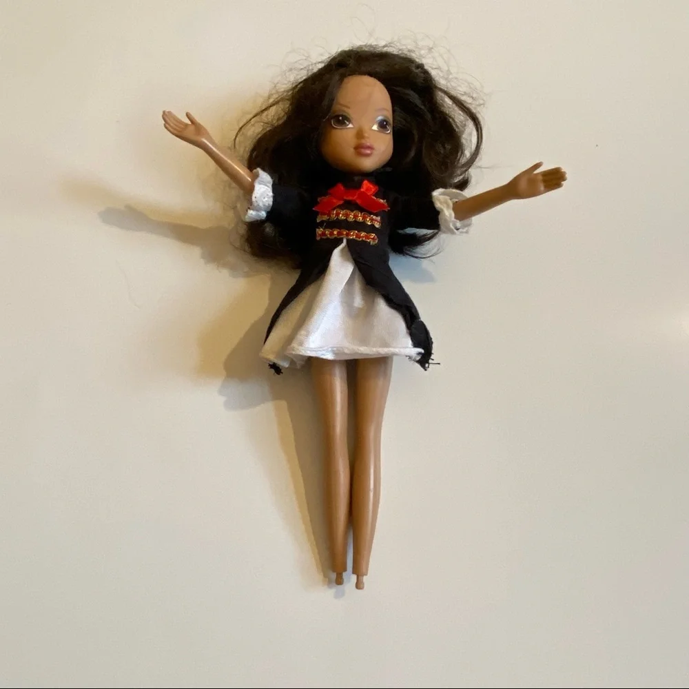 Moxie doll comes